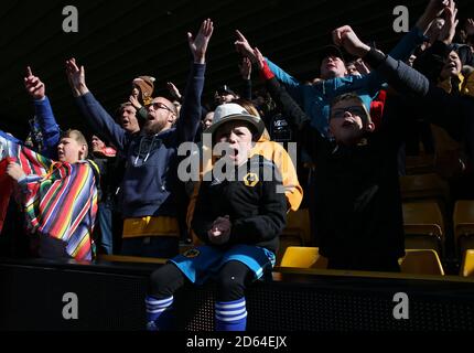 I fan di Wolverhampton Wanderers nelle tribune contro Fulham durante il Partita della Premier League a Molineux Foto Stock