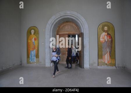 Shushi, Repubblica di Aartsakh Nagorno-Karabakh. 14 luglio 2019. La Cattedrale del Santo Salvatore di Ghazanchesots è una chiesa armena costruita tra il 1867 e il 1887 e consacrata nel 1898. Fu danneggiata dai militari dell'Azerbaigian durante i primi anni '90 durante la lotta per l'indipendenza di Artsakh e restaurata nel 1998. È stato preso di mira e bombardato due volte l'8 ottobre 2020, dall'esercito dell'Azerbaigian di nuovo in violazione del diritto internazionale durante il bombardamento e l'attacco che è iniziato il 27 settembre 2020. Credit: Kenneth Martin/ZUMA Wire/Alamy Live News Foto Stock