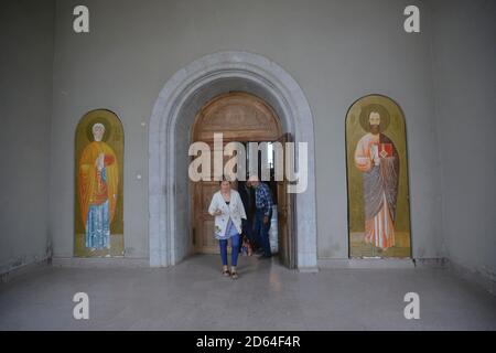 Shushi, Repubblica di Aartsakh Nagorno-Karabakh. 14 luglio 2019. La Cattedrale del Santo Salvatore di Ghazanchesots è una chiesa armena costruita tra il 1867 e il 1887 e consacrata nel 1898. Fu danneggiata dai militari dell'Azerbaigian durante i primi anni '90 durante la lotta per l'indipendenza di Artsakh e restaurata nel 1998. È stato preso di mira e bombardato due volte l'8 ottobre 2020, dall'esercito dell'Azerbaigian di nuovo in violazione del diritto internazionale durante il bombardamento e l'attacco che è iniziato il 27 settembre 2020. Credit: Kenneth Martin/ZUMA Wire/Alamy Live News Foto Stock