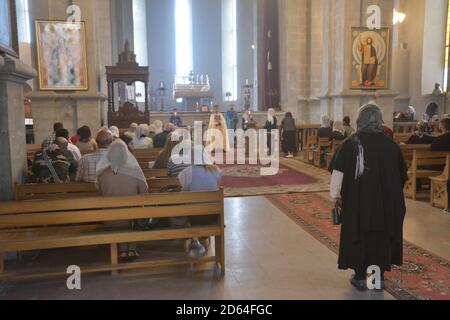 Shushi, Repubblica di Aartsakh Nagorno-Karabakh. 14 luglio 2019. La Cattedrale del Santo Salvatore di Ghazanchesots è una chiesa armena costruita tra il 1867 e il 1887 e consacrata nel 1898. Fu danneggiata dai militari dell'Azerbaigian durante i primi anni '90 durante la lotta per l'indipendenza di Artsakh e restaurata nel 1998. È stato preso di mira e bombardato due volte l'8 ottobre 2020, dall'esercito dell'Azerbaigian di nuovo in violazione del diritto internazionale durante il bombardamento e l'attacco che è iniziato il 27 settembre 2020. Credit: Kenneth Martin/ZUMA Wire/Alamy Live News Foto Stock