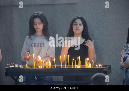 Shushi, Repubblica di Aartsakh Nagorno-Karabakh. 14 luglio 2019. La Cattedrale del Santo Salvatore di Ghazanchesots è una chiesa armena costruita tra il 1867 e il 1887 e consacrata nel 1898. Fu danneggiata dai militari dell'Azerbaigian durante i primi anni '90 durante la lotta per l'indipendenza di Artsakh e restaurata nel 1998. È stato preso di mira e bombardato due volte l'8 ottobre 2020, dall'esercito dell'Azerbaigian di nuovo in violazione del diritto internazionale durante il bombardamento e l'attacco che è iniziato il 27 settembre 2020. Credit: Kenneth Martin/ZUMA Wire/Alamy Live News Foto Stock