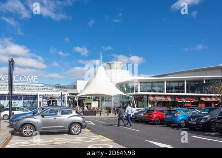 McArthur Glen Designer Outlet Village Bridgend, Litchard Hill, Bridgend (Pen-y-bont ar Ogwr), Bridgend County Borough, Galles (Cymru), Regno Unito Foto Stock