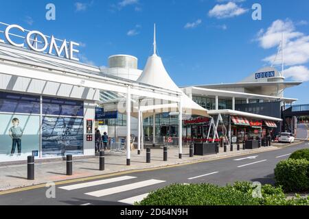 Ingresso al McArthur Glen Designer Outlet Village Bridgend, Litchard Hill, Bridgend (Pen-y-bont ar Ogwr), Bridgend County Borough, Galles (Cymru), Regno Unito Foto Stock