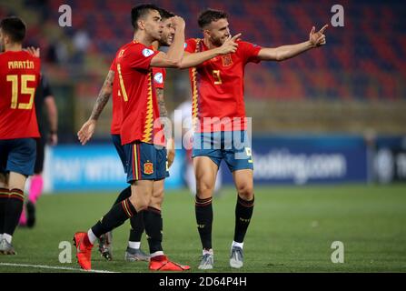 Spagna Borja Mayoral (destra) celebra il punteggio del suo quinto gol laterale del gioco Foto Stock