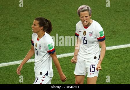 USA's Megan Rapinoe (a destra) celebra il suo secondo obiettivo laterale del gioco Foto Stock