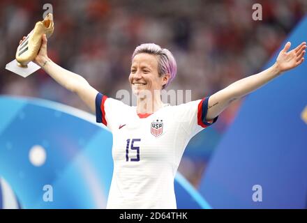 Il Megan Rapinoe degli Stati Uniti celebra con l'adidas Golden Boot dopo il fischio finale Foto Stock