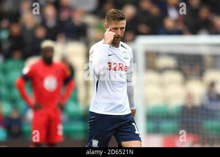 Paul Gallagher di Preston North End celebra il punteggio del terzo gol del gioco Foto Stock