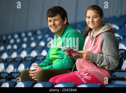 I sostenitori di West Bromwich Albion negli stand prima del gioco contro Blackburn Rovers' Foto Stock