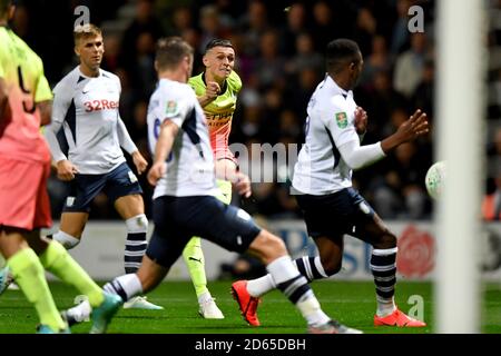 Il Phil Foden di Manchester City ha un colpo sul traguardo Foto Stock