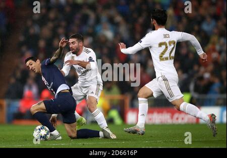 Dani Carvajal (centro) e Angel di Maria di Parigi Saint-Germain combattono per la palla Foto Stock