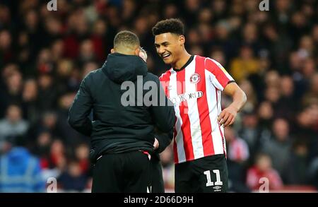 Ollie Watkins di Brentford (a destra) reagisce dopo il fischio finale Foto Stock