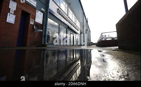 Prenton Park dopo la partita di Liverpool contro il Manchester United è stato chiamato a causa di un campo di acqua loggato. Anche i Trymere Rovers devono giocare a Watford nella fa Cup a questo campo martedì. Foto Stock