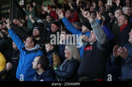 I fan di Stoke City festeggiano il loro punteggio al primo goal del gioco Foto Stock