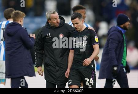 Lee Bowyer, manager atletico di Charlton e Josh Cullen di Charlton Athletic a tempo pieno Foto Stock