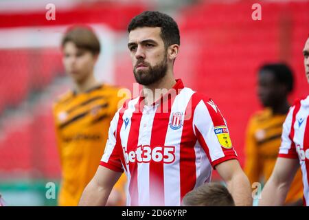 Tommy Smith di Stoke City prima del calcio d'inizio durante la partita del campionato Sky Bet allo stadio bet365 Foto Stock