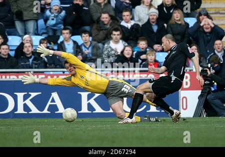 Il bednaro romano di West Bromwich Albion segna il suo secondo gol ai lati del gioco Foto Stock