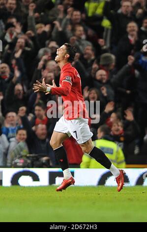 Cristiano Ronaldo di Manchester United festeggia dopo aver segnato il suo secondo gol Foto Stock