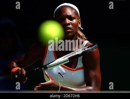 Serena Williams (USA) in azione contro Kim Clijsters (bel). Foto Stock