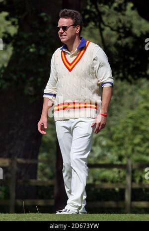 L'ex giocatore di rugby dell'Inghilterra Simon Halliday durante una partita di beneficenza tra il Duca di Rutland XI e il Sir Richard Hadlee XI, al Belvoir Cricket Club. Foto Stock