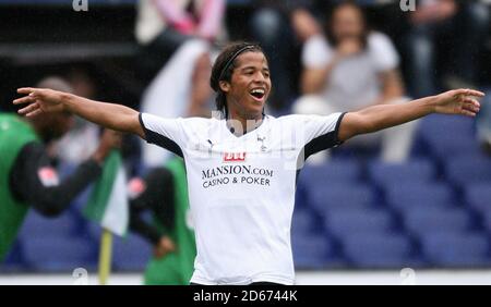 Il giovane Dos Santos di Tottenham Hotspur celebra il punteggio contro Borussia Dortmund Foto Stock