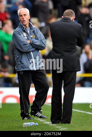 Il manager di Wolverhampton Wanderers Mick McCarthy reagisce sulla linea di contatto Foto Stock