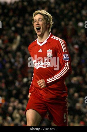 Fernando Torres di Liverpool celebra il suo secondo gol Foto Stock