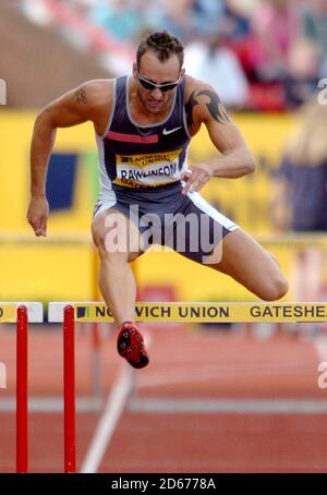 Chris Rawlinson della Gran Bretagna sul suo modo di vincere il uomo 400m Hurdles Foto Stock