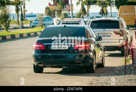 Batumi. Georgia - 6 ottobre 2020: Mercedes sulle strade di Batumi Foto Stock