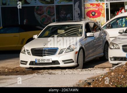 Batumi. Georgia - 6 ottobre 2020: Mercedes sulle strade di Batumi Foto Stock