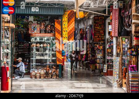 Negozio di souvenir peruviano mercato, 'Inka Plaza', Miraflores, Lima, Perù, Sud America Foto Stock