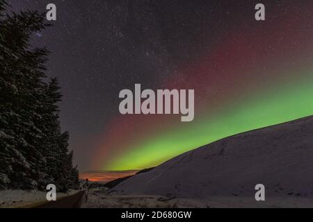 Aurora boreale su Tomintoul Foto Stock