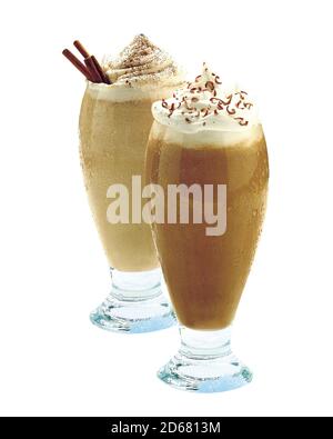 Cappuccino di ghiaccio ricoperto di panna montata Foto Stock