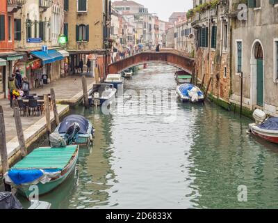 Ponte de l'Aseo sul Rio della Misericordia di Cannaregio - Venezia, Veneto, Italia Foto Stock
