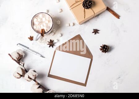 Mock-up biglietto d'auguri, vista dall'alto. Foto Stock