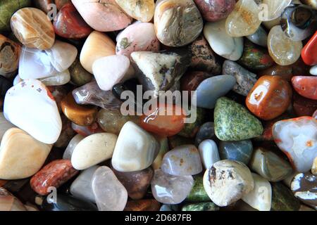 gemme di colore diverso come sfondo minerale molto piacevole Foto Stock