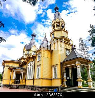 Chiesa dei Santi apostoli Pietro e Paolo nel villaggio di Vyritsa nella regione di Leningrado. Russia Foto Stock