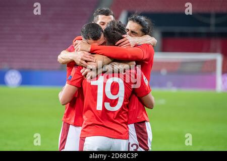 I giocatori svizzeri sono soddisfatti con goalschuetze Mario GAVRANOVIC (sui) circa l'obiettivo a 3: 2 per la Svizzera, Laenderspiel calcio, UEFA Nations League, Divisione A, Gruppo 4, Germania (GER) - Svizzera (sui) 3: 3, am 13 ottobre 2020 a Koeln / Germania. ¬ | utilizzo in tutto il mondo Foto Stock