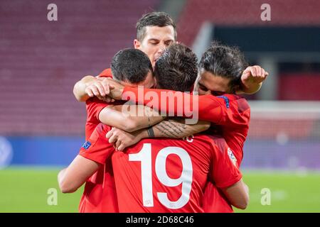 I giocatori svizzeri sono soddisfatti con goalschuetze Mario GAVRANOVIC (sui) circa l'obiettivo a 3: 2 per la Svizzera, Laenderspiel calcio, UEFA Nations League, Divisione A, Gruppo 4, Germania (GER) - Svizzera (sui) 3: 3, am 13 ottobre 2020 a Koeln / Germania. ¬ | utilizzo in tutto il mondo Foto Stock