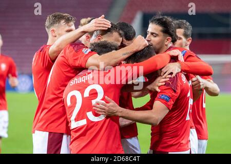 I giocatori svizzeri sono soddisfatti con goalschuetze Mario GAVRANOVIC (sui) circa l'obiettivo a 3: 2 per la Svizzera, Laenderspiel calcio, UEFA Nations League, Divisione A, Gruppo 4, Germania (GER) - Svizzera (sui) 3: 3, am 13 ottobre 2020 a Koeln / Germania. ¬ | utilizzo in tutto il mondo Foto Stock