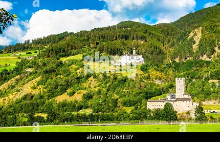 Castello di Furstenburg e Abbazia di Marienberg in Alto Adige, Italia Foto Stock