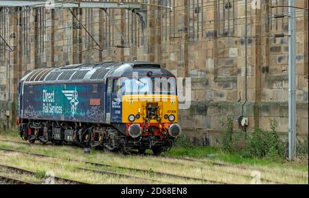 Direct Rail Services, Diesel/Electric 57/3 classe "Jamie Ferguson" presso la stazione di Carlisle Foto Stock