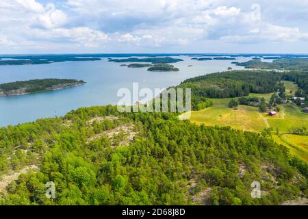 Vista aerea della regione sud-occidentale della Finlandia, dove si trovano migliaia di isole, all'incrocio tra il Golfo di Finlandia e il Golfo di Botnia. R Foto Stock