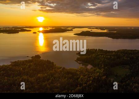 Vista aerea della regione sud-occidentale della Finlandia, dove si trovano migliaia di isole, all'incrocio tra il Golfo di Finlandia e il Golfo di Botnia. S Foto Stock