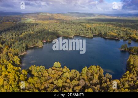 Vista aerea del Loch VAA nel Cairngorms National Park vicino Aviemore, Scottish Highlands, Scozia, Regno Unito Foto Stock