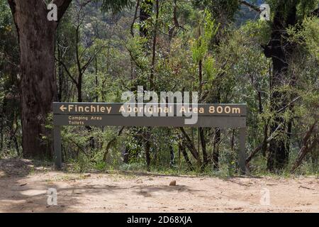 Vista da Finchley Lookout, Yengo National Park, Lower Hunter regione, New South Wales. Fa parte del Greater Blue Mountains, patrimonio mondiale dell'umanità Foto Stock