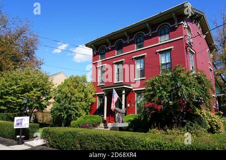 LAMBERTVILLE, NJ -3 OTT 2020- Vista dell'affascinante città storica di Lambertville, situata sul fiume Delaware nella contea di Huntardon, soprannominata la formica Foto Stock