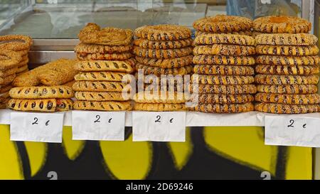 Koulouri greco bagel al venditore ambulante di Atene Foto Stock