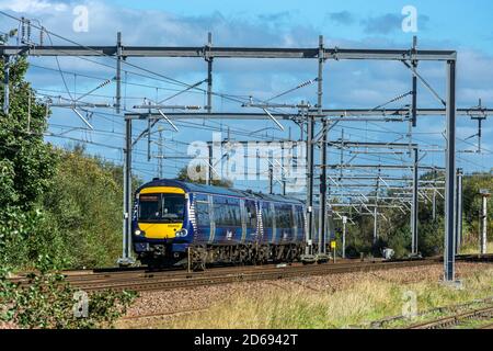 Da Dundee a Glasgow Queen Street Scotrail classe 170 DMU treno Passando attraverso Greenhill Junction vicino a Bonnybridge Falkirk Scotland Foto Stock