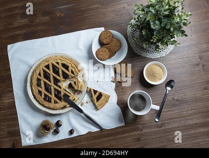 il tavolo per la colazione su un tavolo in legno autunno Foto Stock