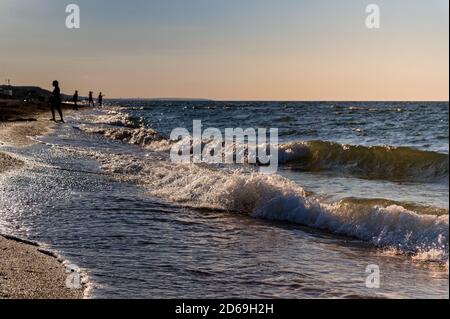 Paesaggio marino di uomo in Mare di Azov Foto Stock